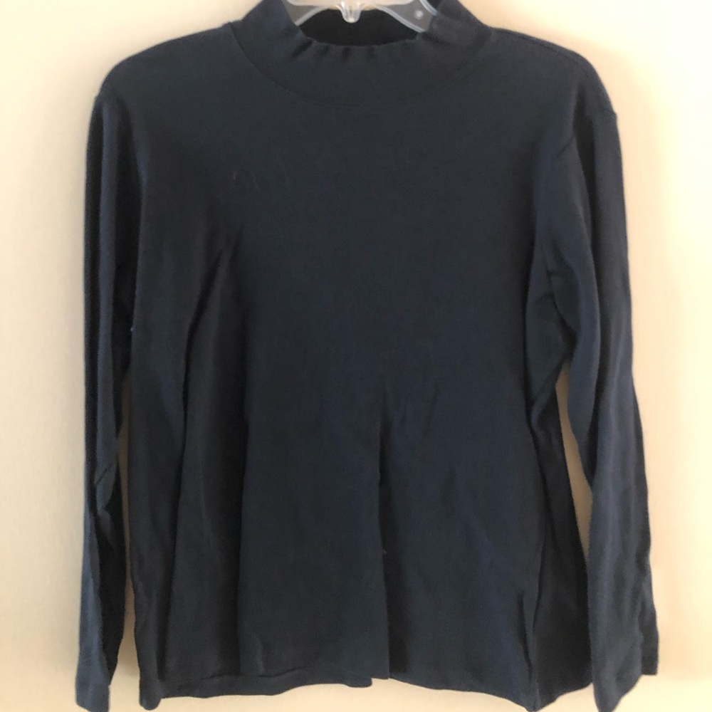 Black long sleeve tee